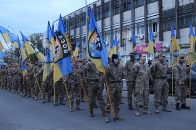 'Азов' вивів на вулиці Бердянська військову техніку: відеофакт