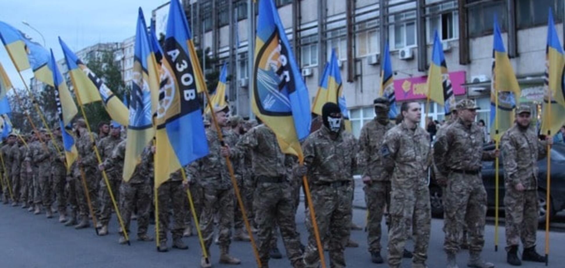 'Азов' вивів на вулиці Бердянська військову техніку: відеофакт