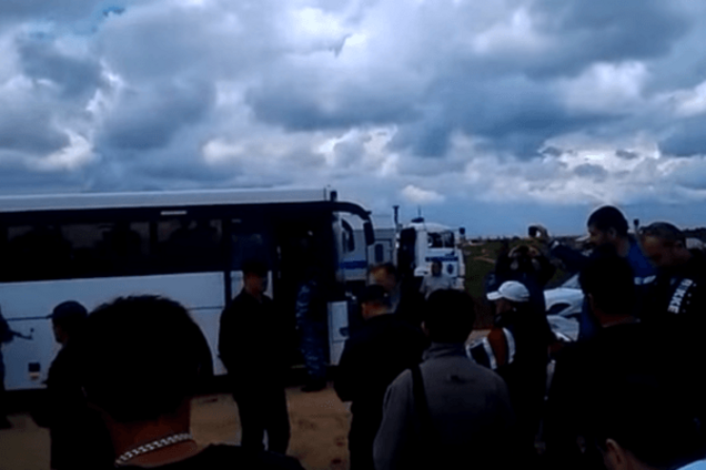 Опубликовано видео 'зачистки' крымских татар в мечети под Симферополем