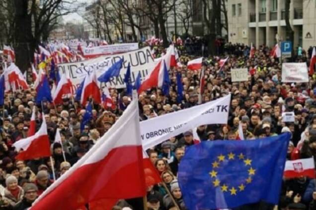 Против чего протестуют поляки
