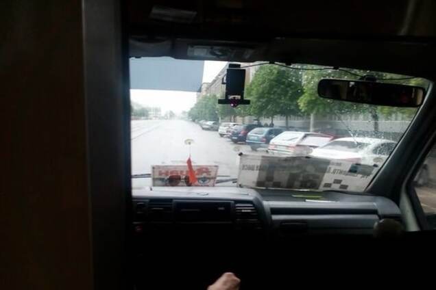 Сепаратизм головного мозга: в Запорожье водитель 'украсил' маршрутку георгиевской лентой. Фотофакт