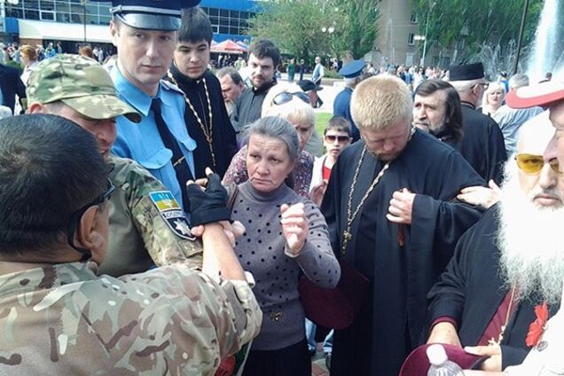 У Мелітополі священик з георгіївською стрічкою спровокував бійку