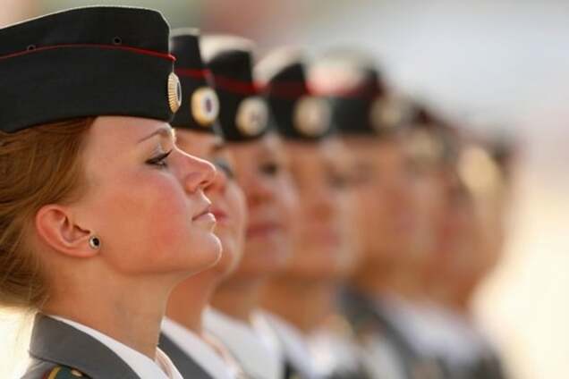 Запад шокировала армия в мини-юбках российского 'мачо-лидера' Путина