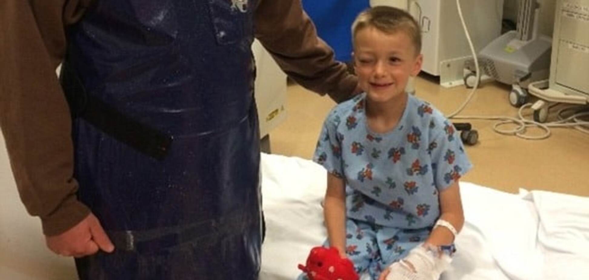 Ирония судьбы: мальчику, отрезавшему волосы для больных раком, поставили страшный диагноз