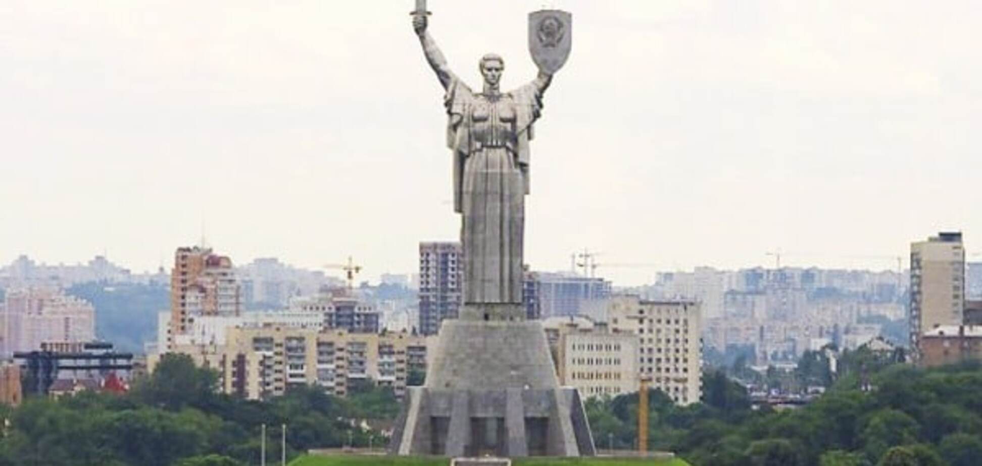 Замахнулася мечем на Москву: творці розкрили таємниці монумента Батьківщини-матері у Києві