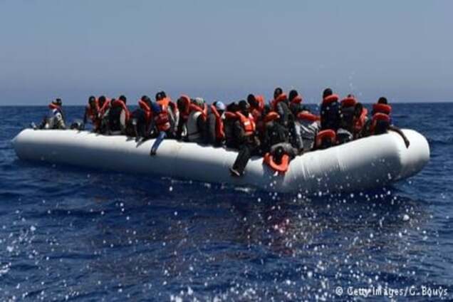 Понад 100 човнів перевізників мігрантів знищено за рік у Середземному морі