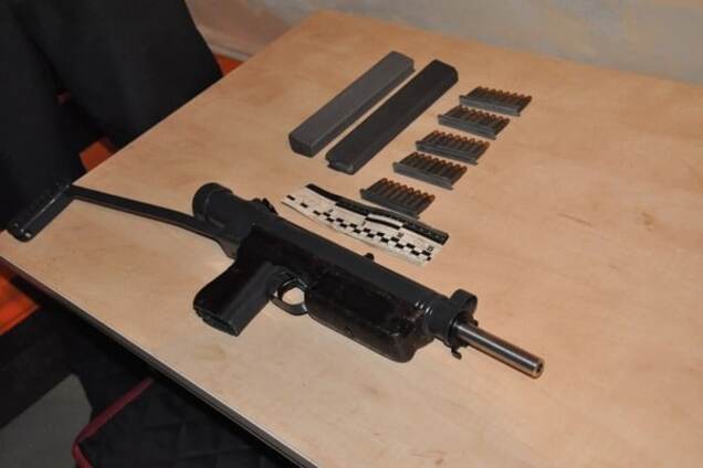 На Закарпатті затримали чоловіків із пістолетом-кулеметом та РГД