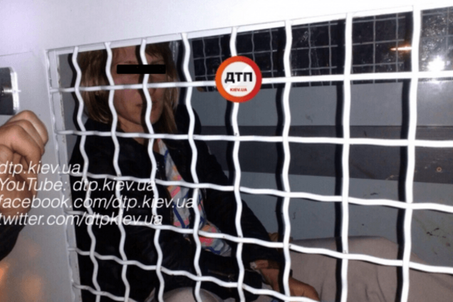 Женщина в клетке