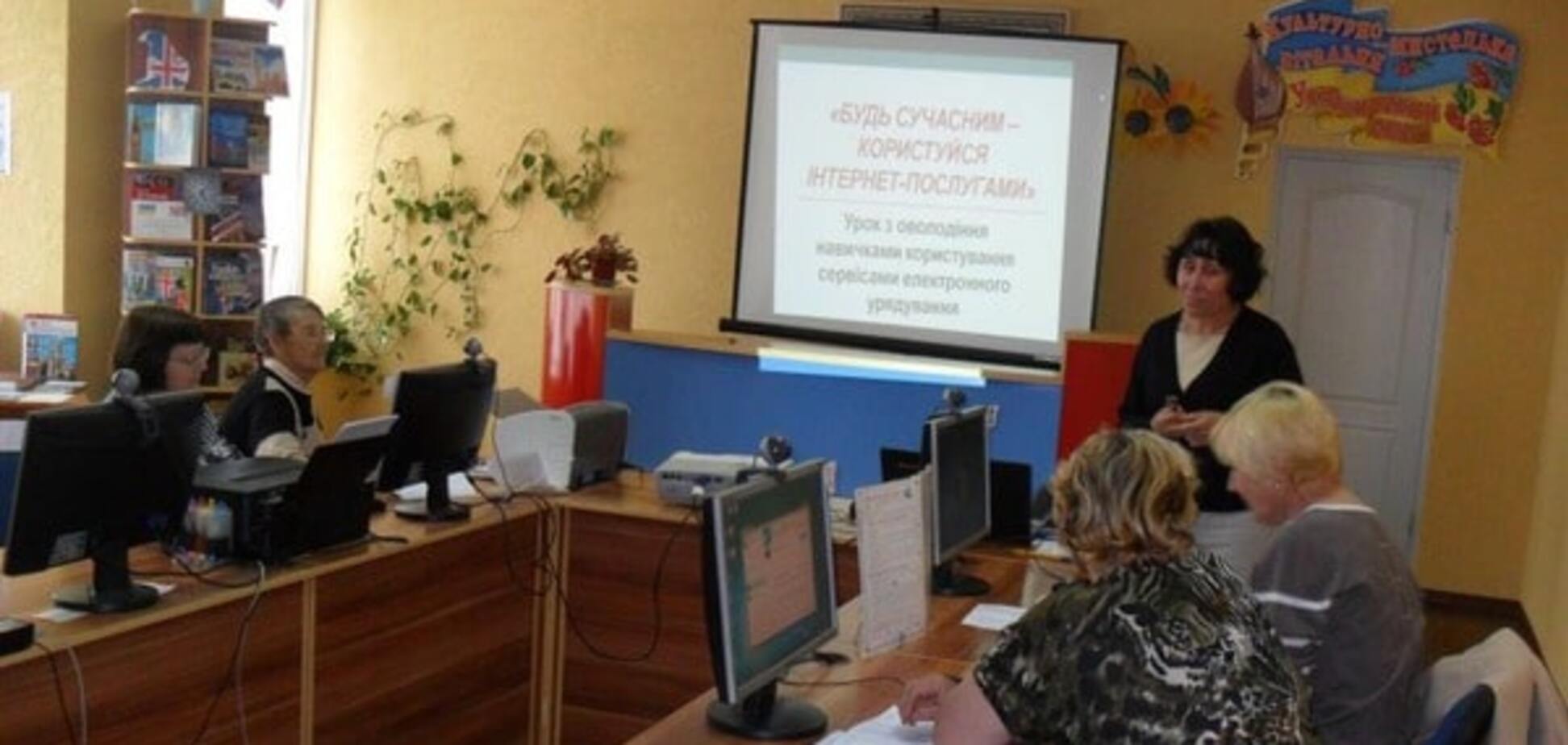 Николаевских пенсионеров научили пользоваться интернетом для общения с властями