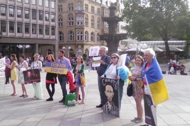 Путину – сидеть: по Германии прокатились акции против агрессии России. Опубликованы фото