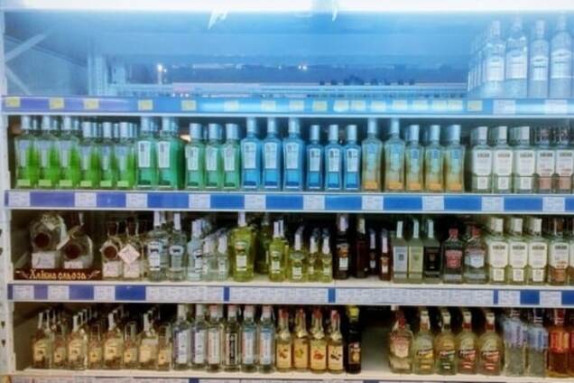 Водка из 'ДНР' под украинским брендом: кто очистит прилавки торговых сетей