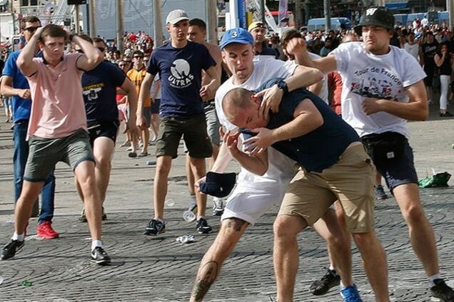 Евроболельщики и быдлоболельщики