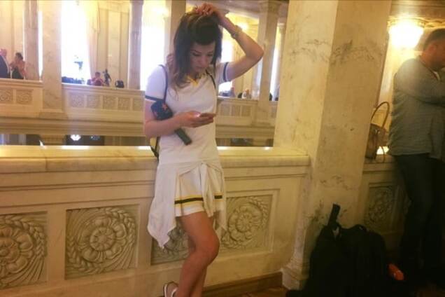 Журналистка