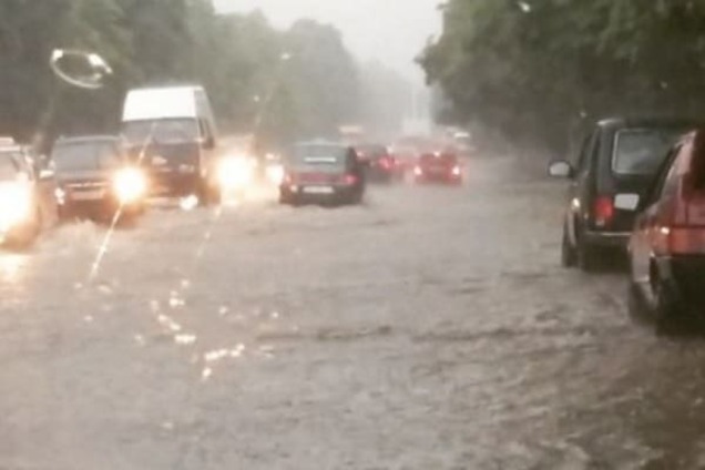 Плавают все: на Одесщине затопило крупнейший райцентр. Фото