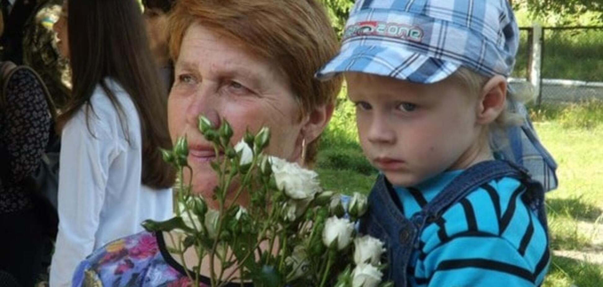'Він досі цілує фото тата': 3-річний Євген разом з родиною відкрив дошку загиблому татові – десантнику 95-ї бригади. Фото