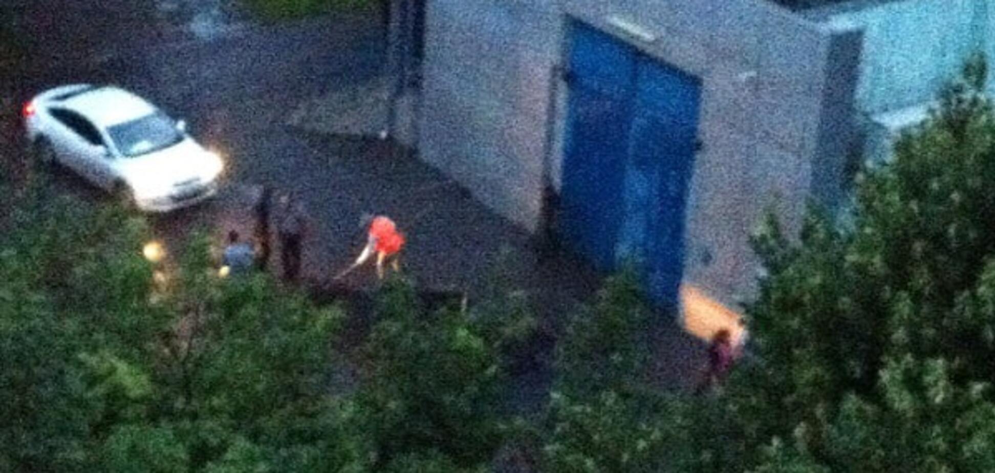 Ремонт доріг по-полтавськи: горе-робітники укладали асфальт одразу після зливи. Фото