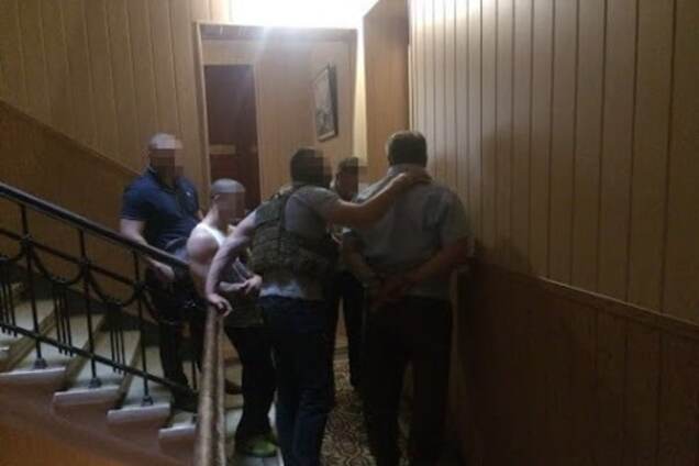 Арест взяточника