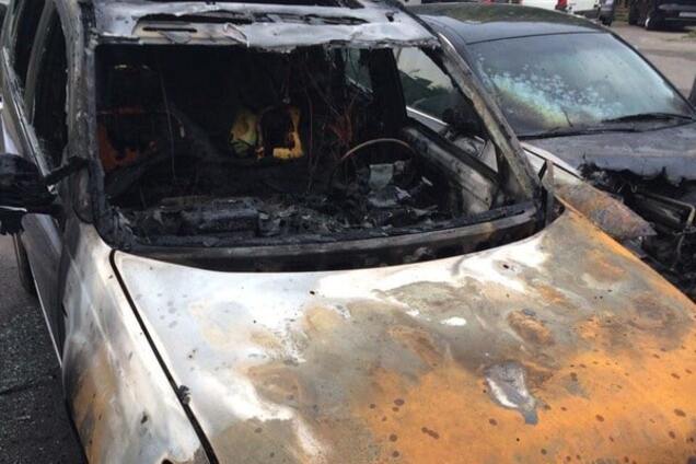 У Житомирі невідомі підпалили 7 автомобілів, зокрема 2 машини прикордонників