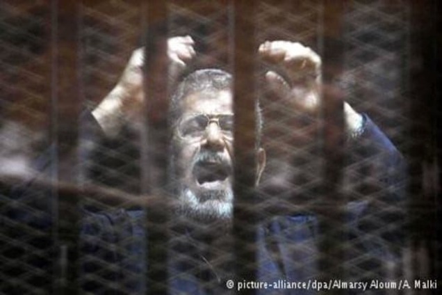 Екс-президент Єгипту отримав довічний термін ув'язнення за зраду державних інтересів