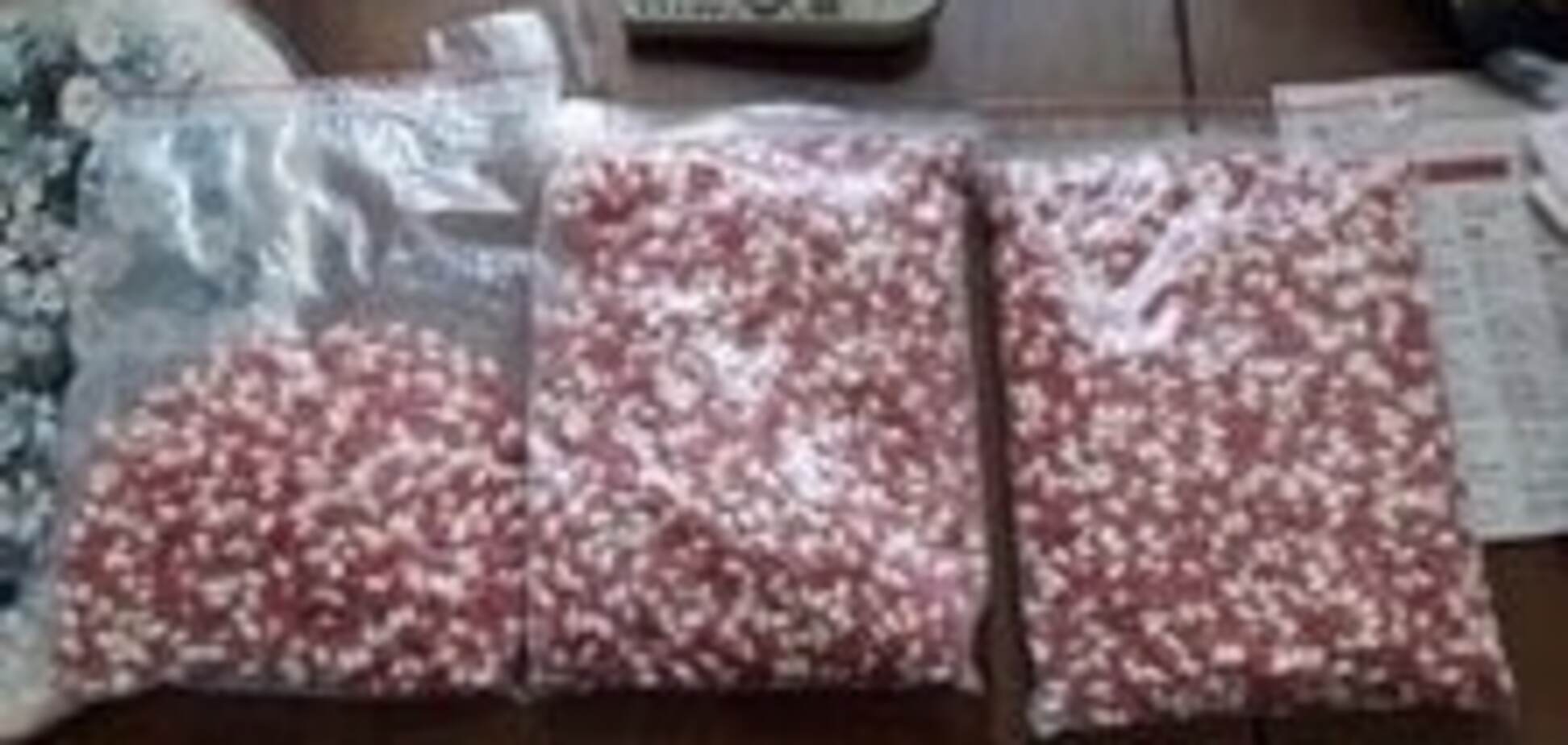В Харькове в 'закоренелого' наркоторговца нашли почти пять тысяч капсул трамадола. Фото