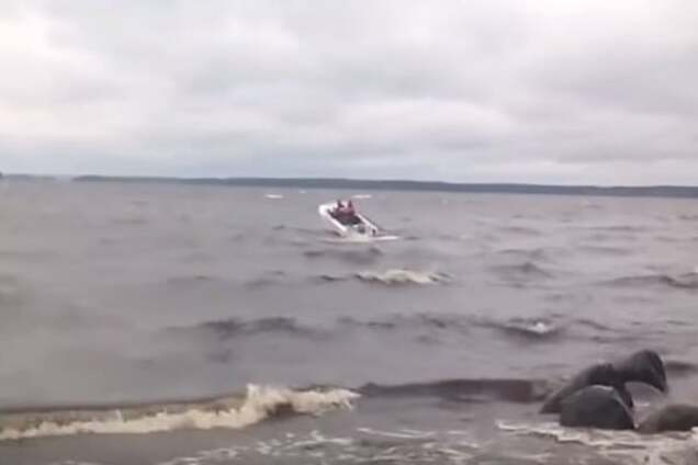 Лодка на озере Сямозеро