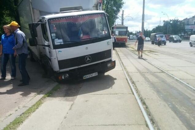 провал асфальта