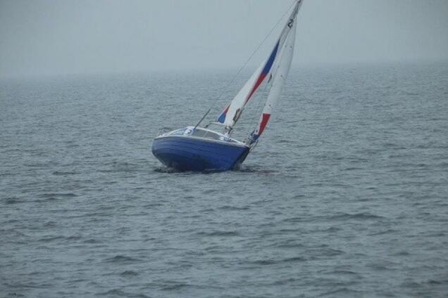 Прогулочная яхта