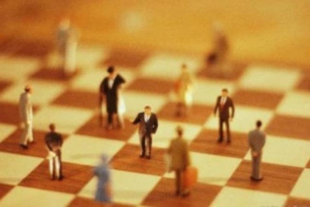 Почему молчит КСУ и как это отразится на дальнейшей судьбе люстрации?