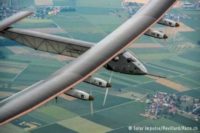 Solar Impulse 2 перетнув Атлантичний океан і приземлився в Севільї