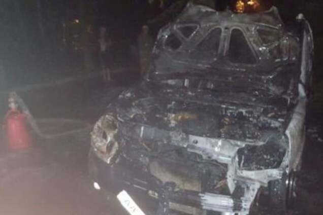 згорілий автомобіль