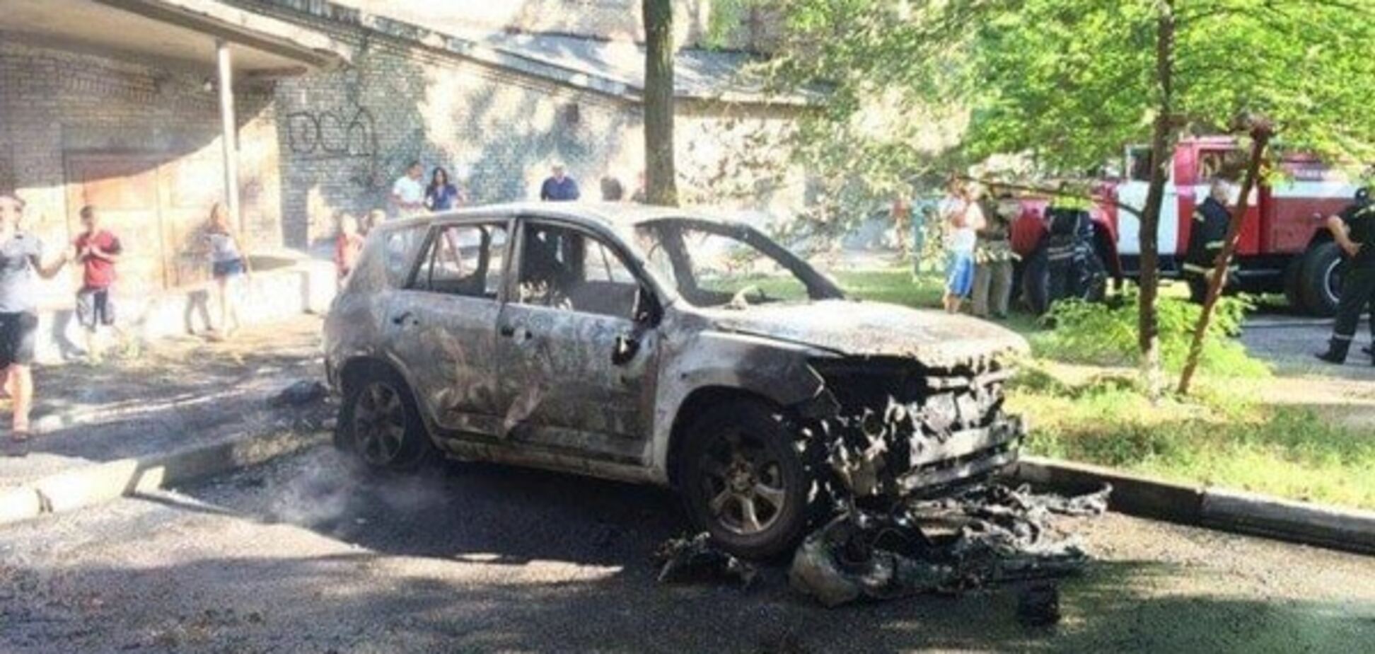 згорілий автомобіль