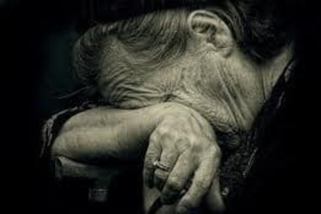 Забрал последнее: на Херсонщине грабитель сорвал со старушки цепочку с крестиком