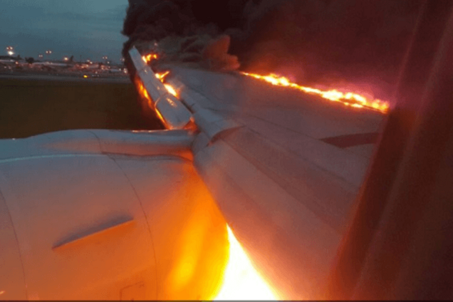 Самолет в Сингапуре после пожара