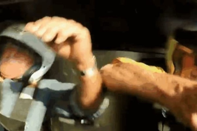 Неудачный трюк на автошоу: видео из салона переворачивающегося авто