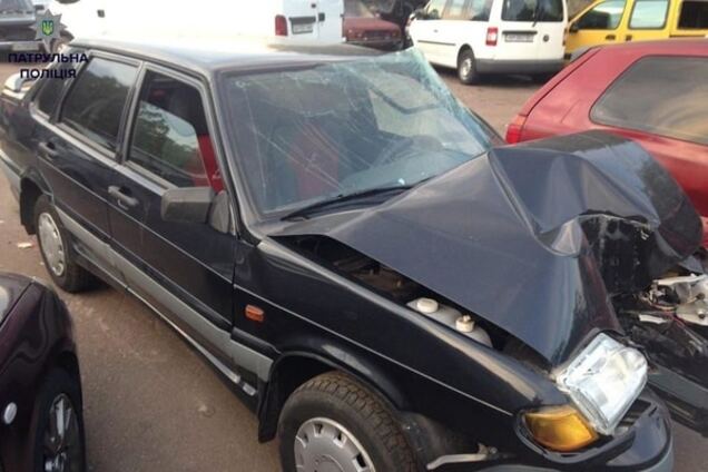 Знепритомнів за кермом: у Житомирі авто протаранило електроопору
