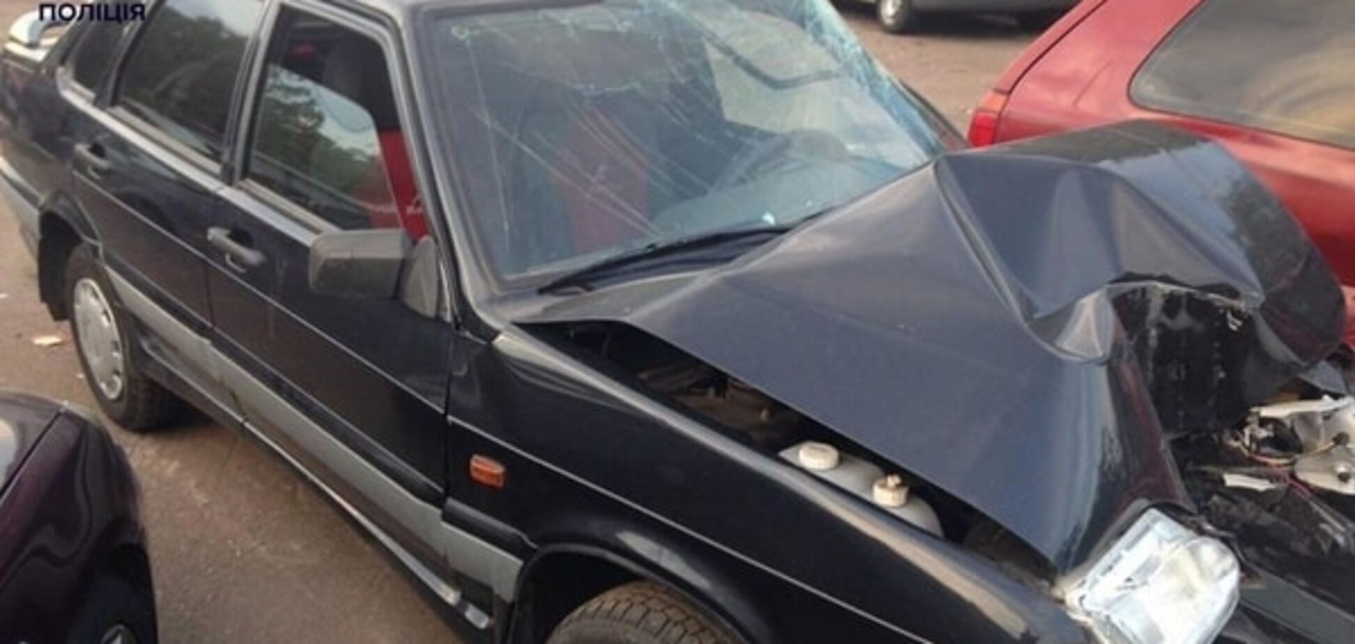 Знепритомнів за кермом: у Житомирі авто протаранило електроопору