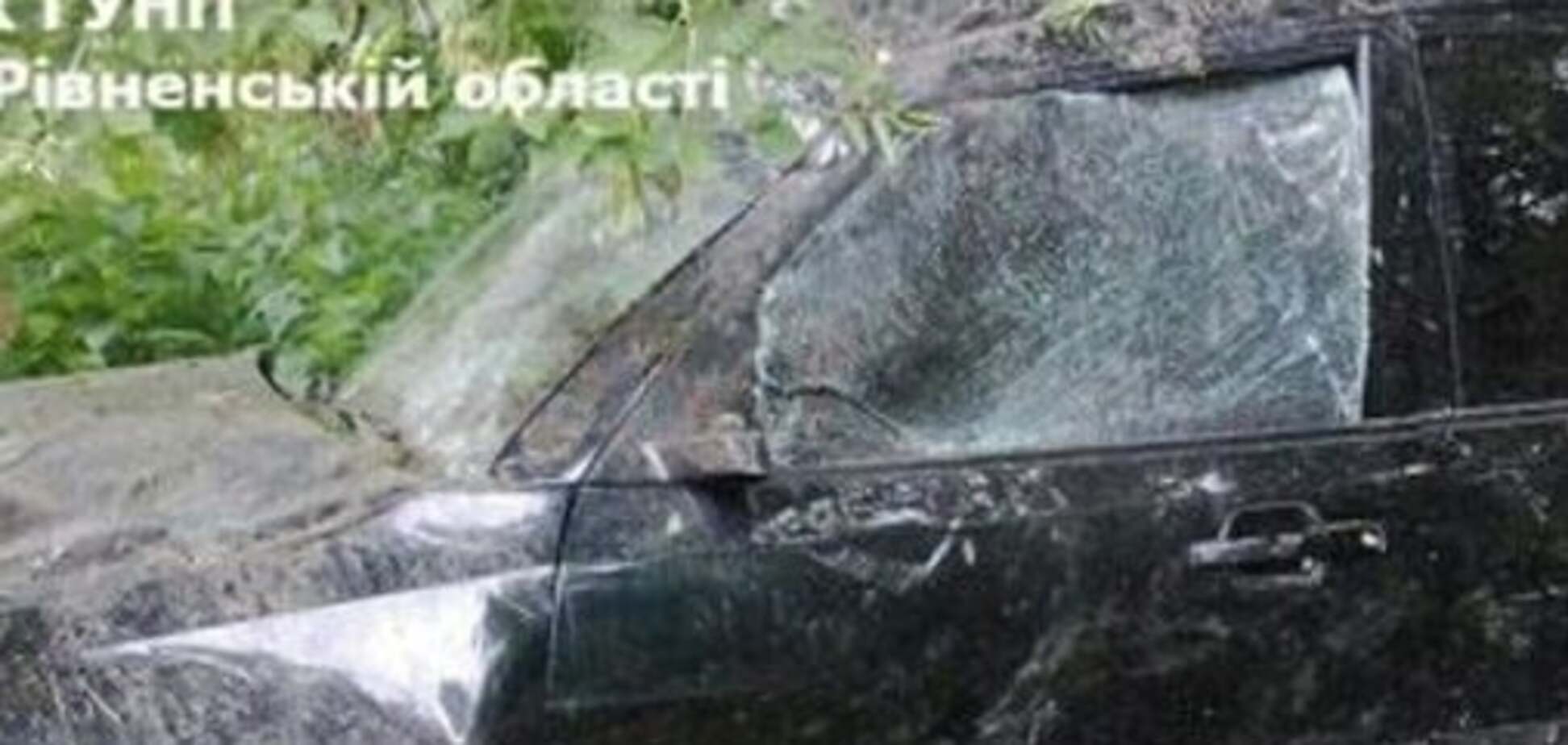 В ДТП на Рівненщині постраждали китайські туристи: автомобіль перекинувся. Фото
