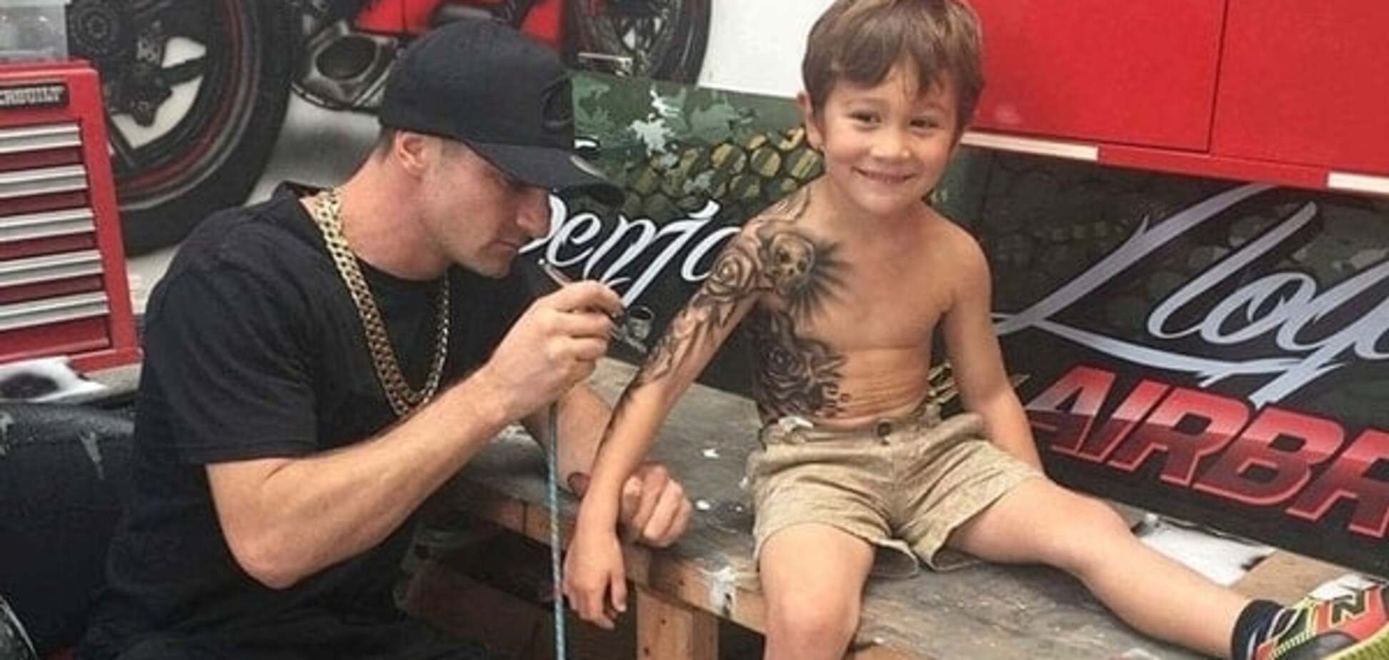Мастер делает детям огромные татуировки, и вы не поверите зачем 