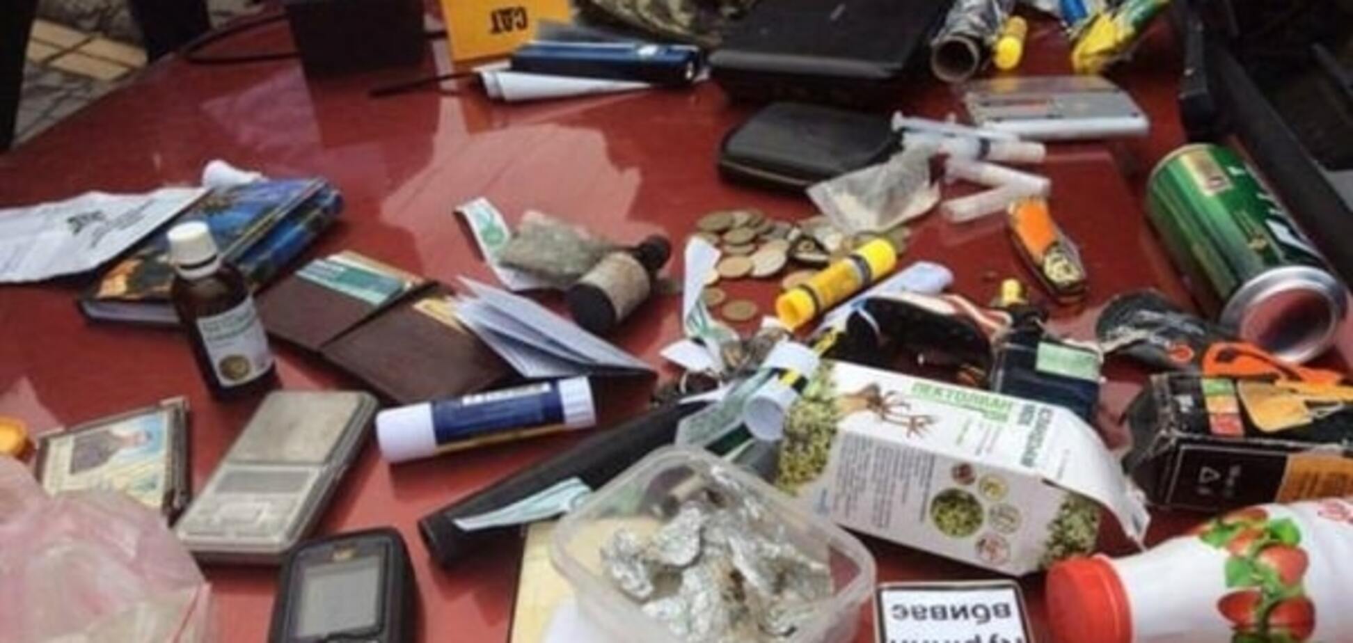 В Мукачевому затримали прикордонника, який торгував наркотиками. Фото та відео
