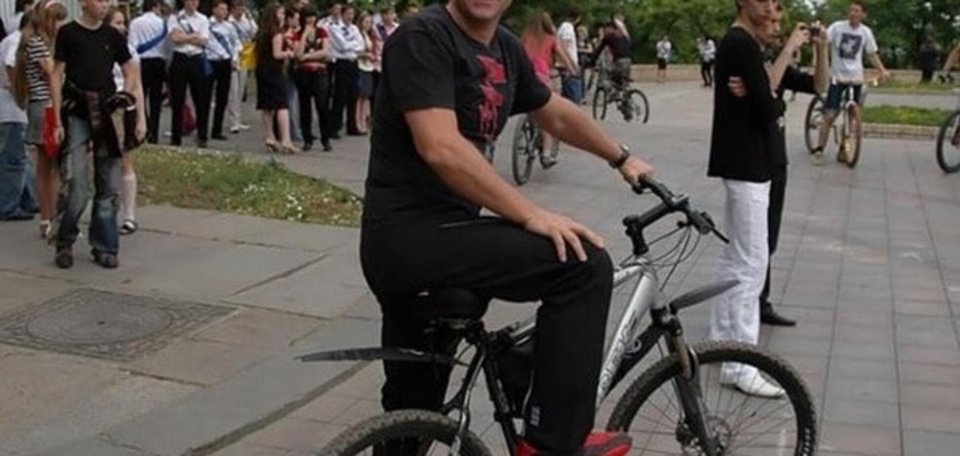 Привет Кличку: мэр Одессы Труханов выделывал кульбиты на 'велике'. Фото