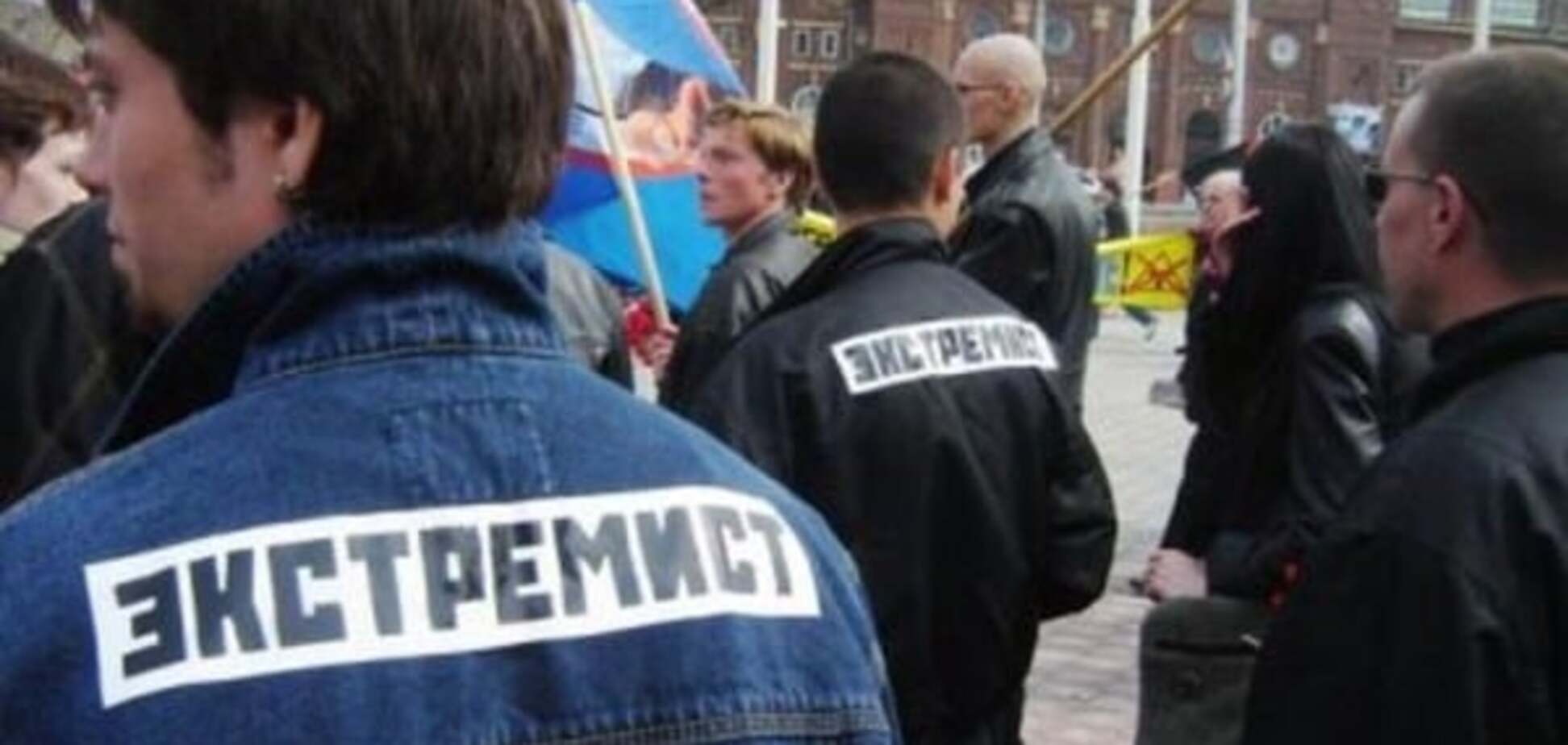 Нас окружил сплошной фашист