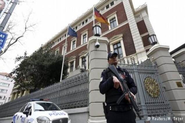 Генконсульство ФРН у Стамбулі оточено поліцією