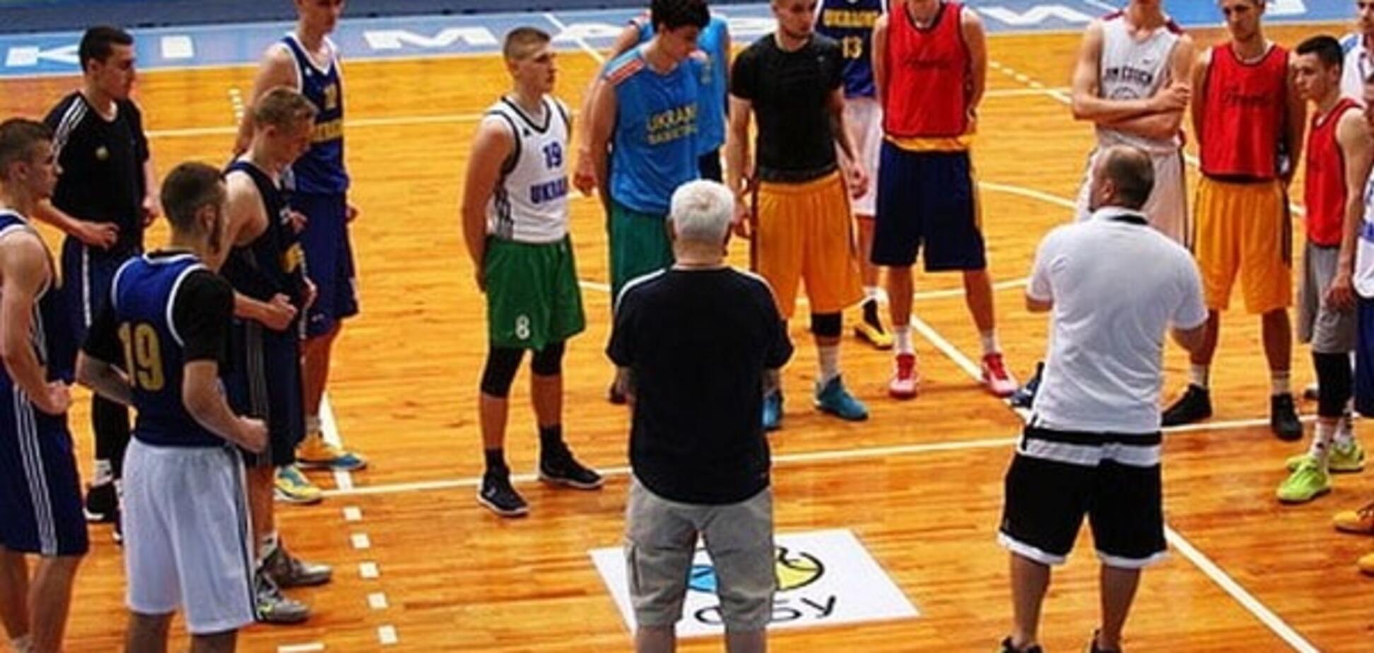 Сборная Украины продолжает подготовку к чемпионату Европы: фото и видео тренировки