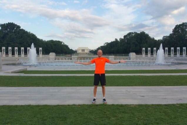 'Вы там держитесь': Яценюк похвастался утренней пробежкой по Вашингтону. Фотофакт