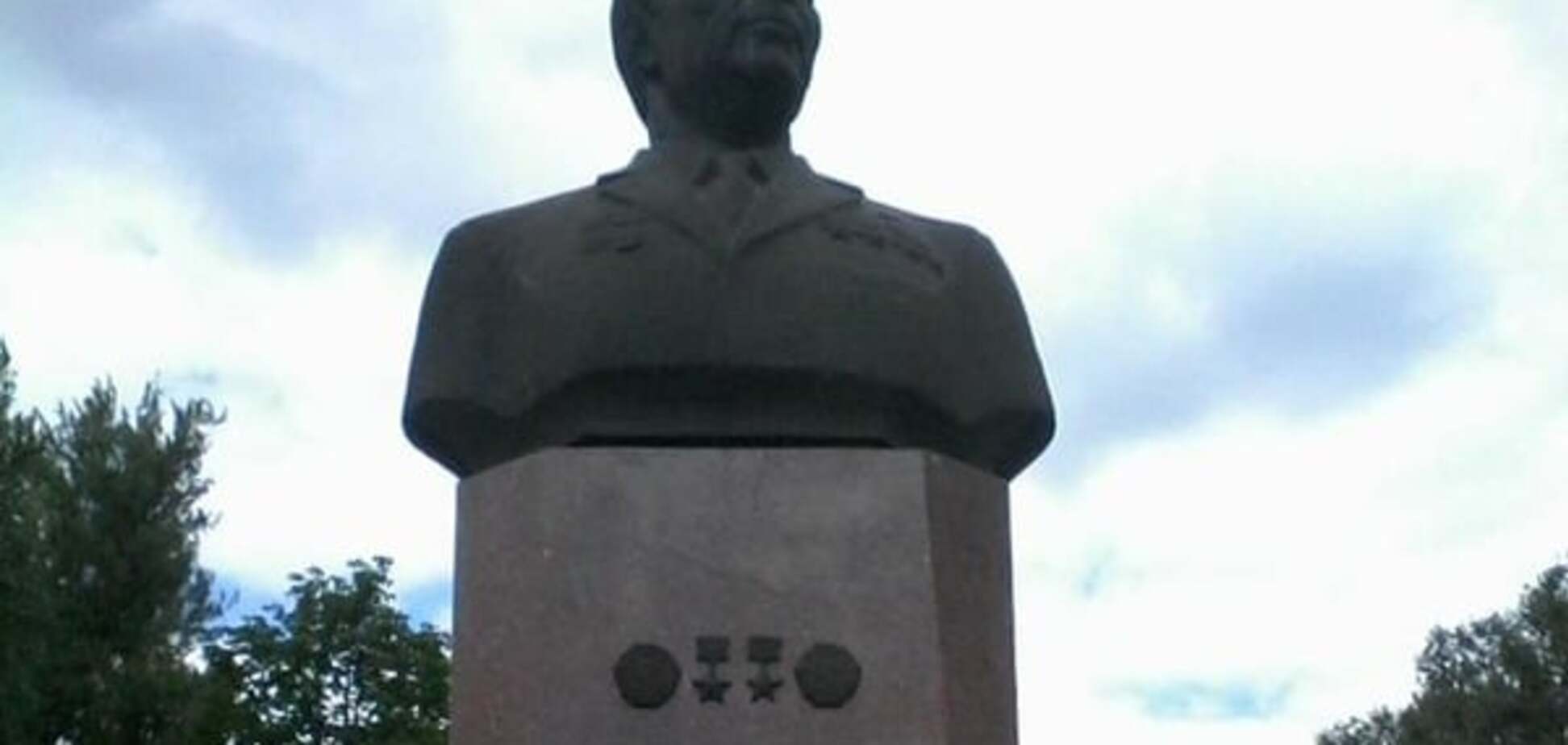 Памятник Леониду Брежневу в Каменском