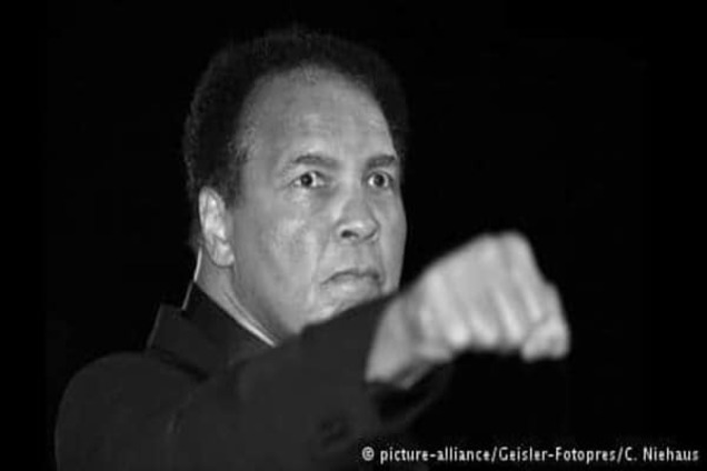 Пішов з життя відомий боксер Мухаммед Алі