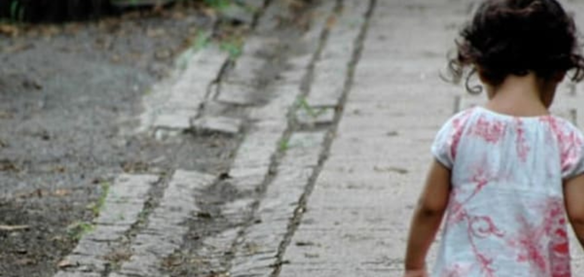 Виявилася непотрібною: на Полтавщині жінка покинула п’ятирічну дитину на ринку