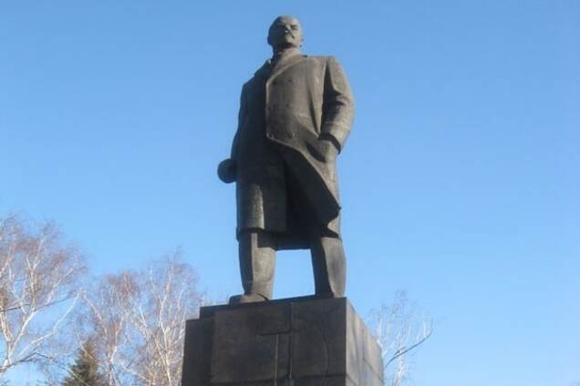 'Бандеровцы' подкрались незаметно: в оккупированной Макеевке свалили Ленина