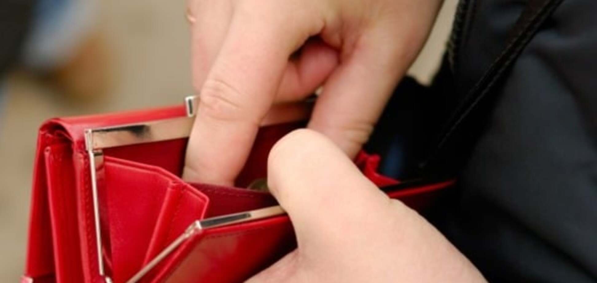 'Грошей немає, але тримайтеся': в Криму бюджетників попередили про скорочення зарплат