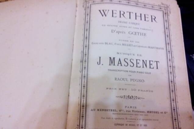 Искусство по-русски: в Харькове таможенники предотвратили вывоз ценной книги в РФ